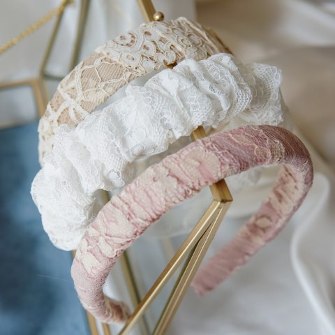 Opaska scrunchie biała koronka Opaska scrunchie biała koronka