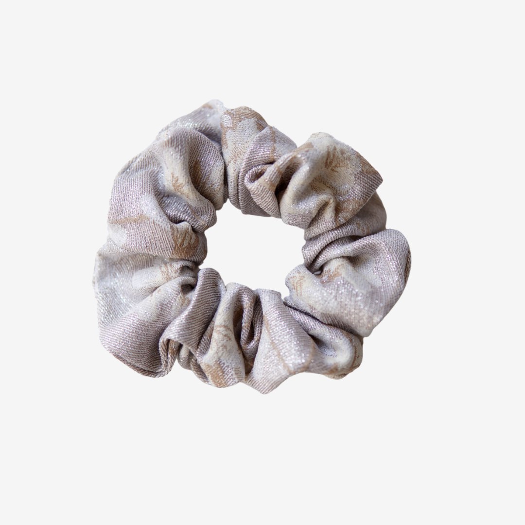 Scrunchie kwiaty na brokacie Scrunchie kwiaty na brokacie