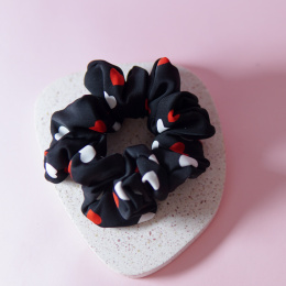 Scrunchie silki w serca