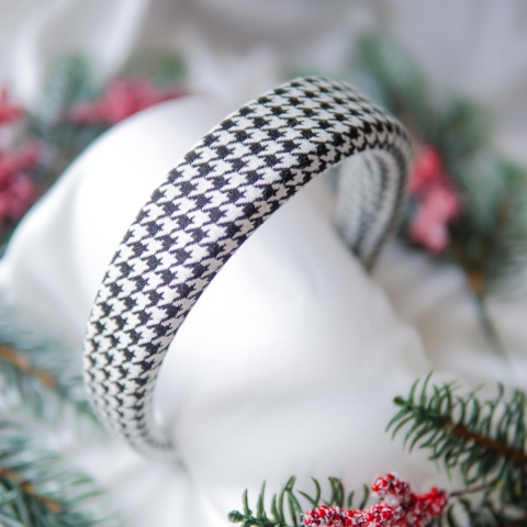 Usztywniana opaska czarno-biała pepitka